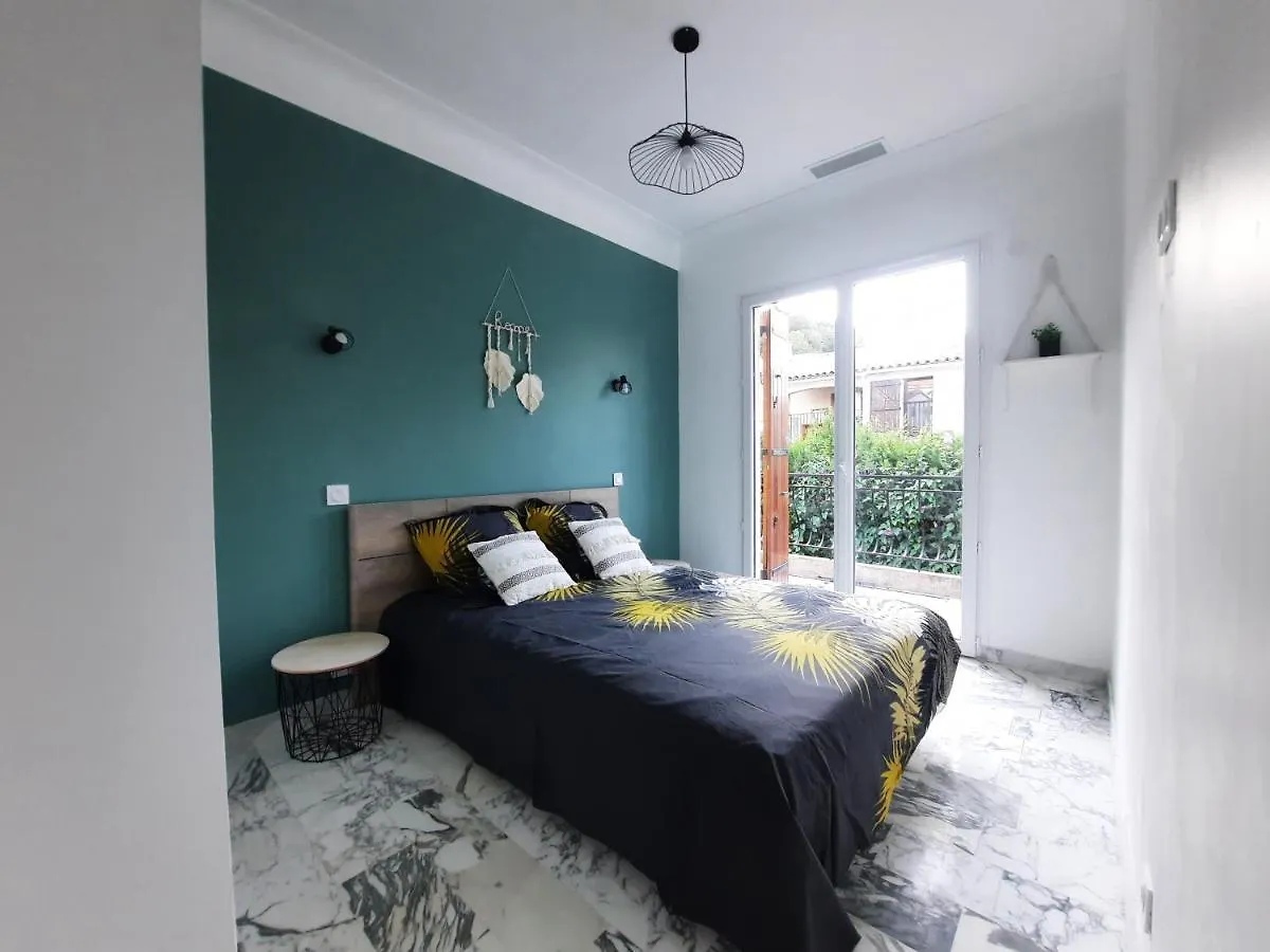 La Villa Castel - Haut De Villa - Parkings- 3 Chambres - 8 Couchages - Jardin - Barbecue Cagnes-sur-Mer 0*,  Frankrike