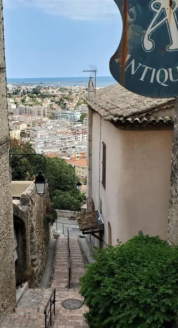 La Villa Castel - Haut De Villa - Parkings- 3 Chambres - 8 Couchages - Jardin - Barbecue Cagnes-sur-Mer Lägenhet
